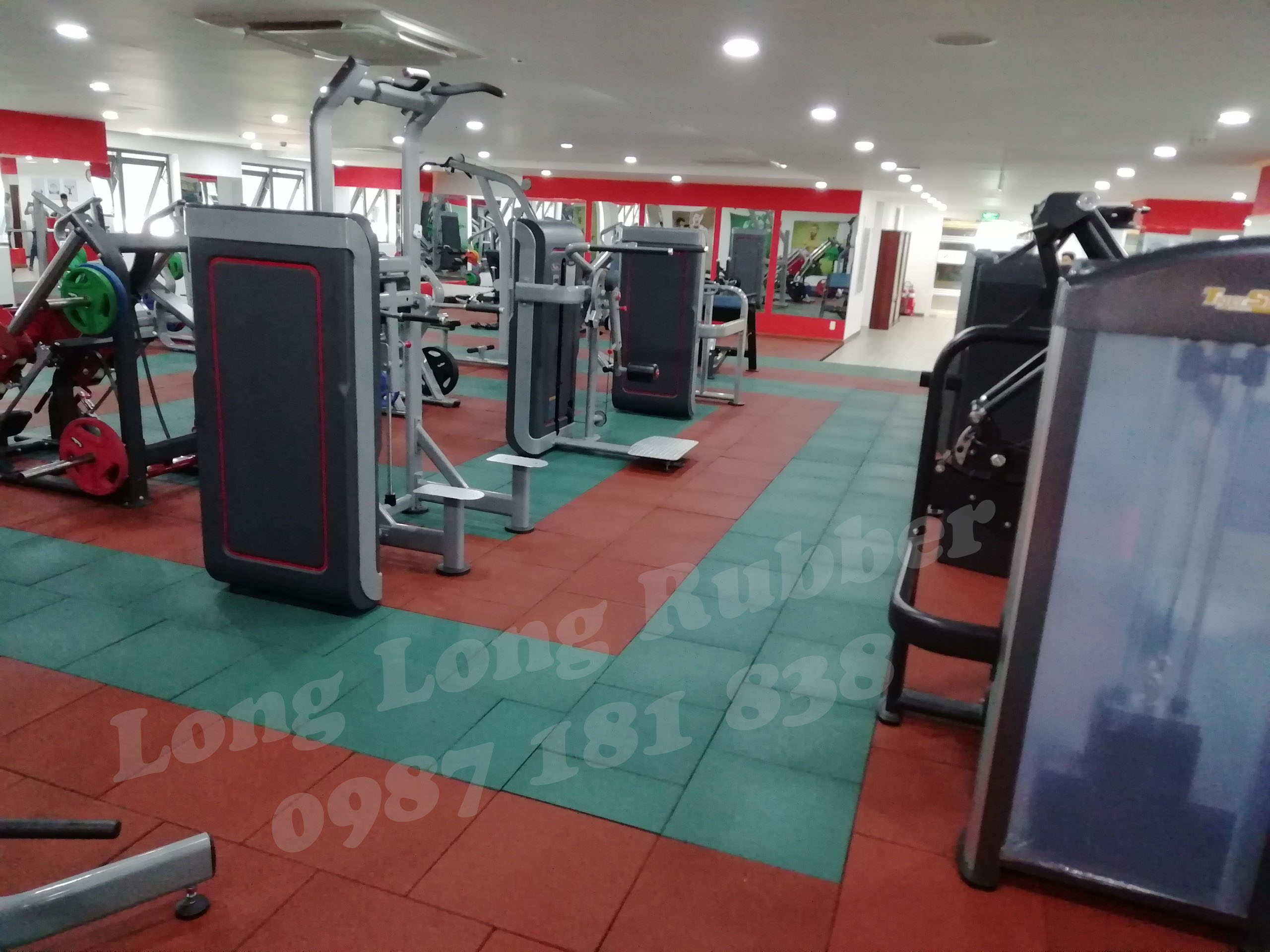 NON-SLIP RUBBER MAT 20MM THICNKESS NON-SLIP RUBBER MAT 20MM THICNKESS