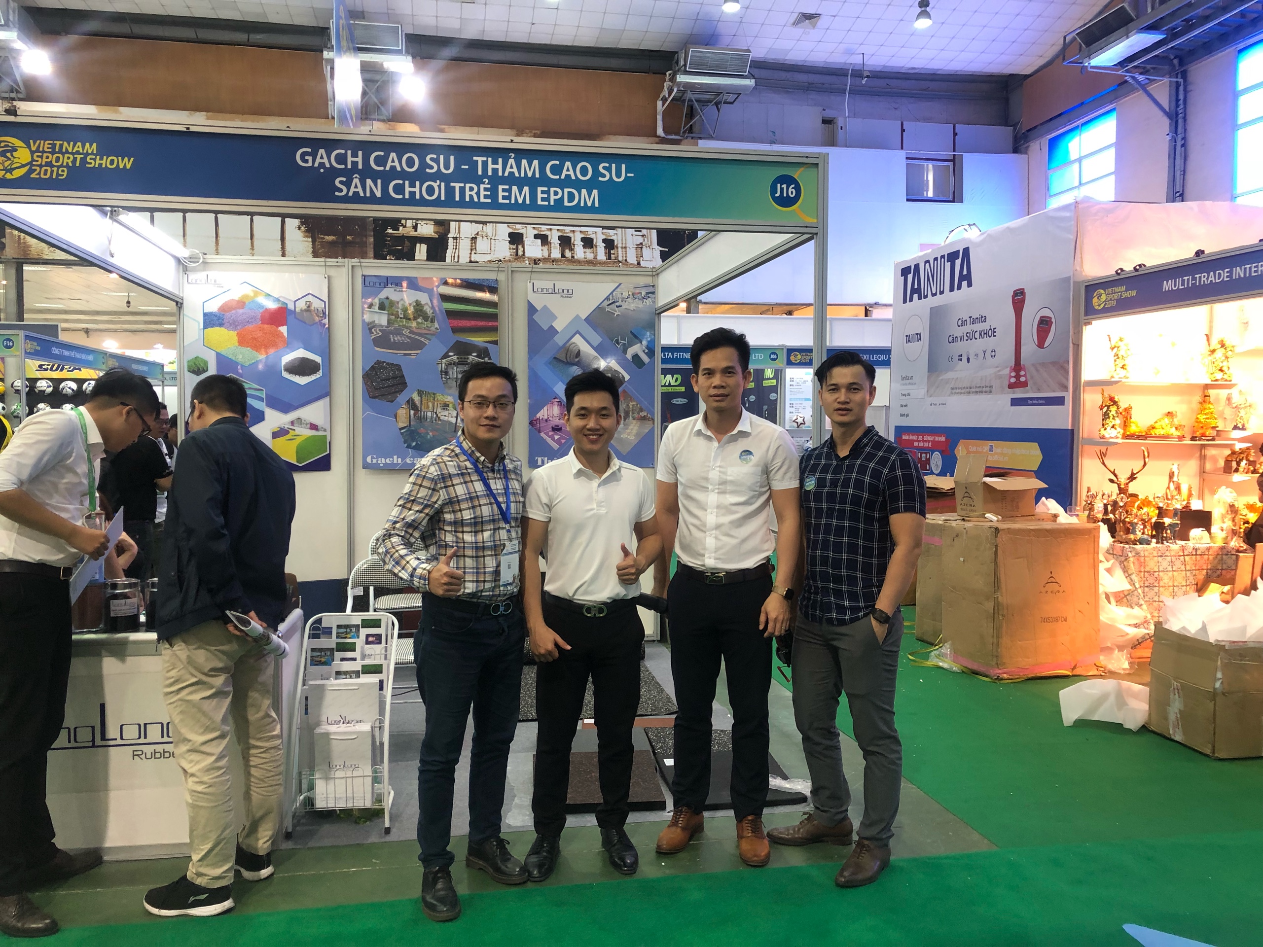 Tấm cao su lót sàn chống trơn trượt chịu lực cho phòng tập Tấm cao su lót sàn chống trơn trượt chịu lực cho phòng tập