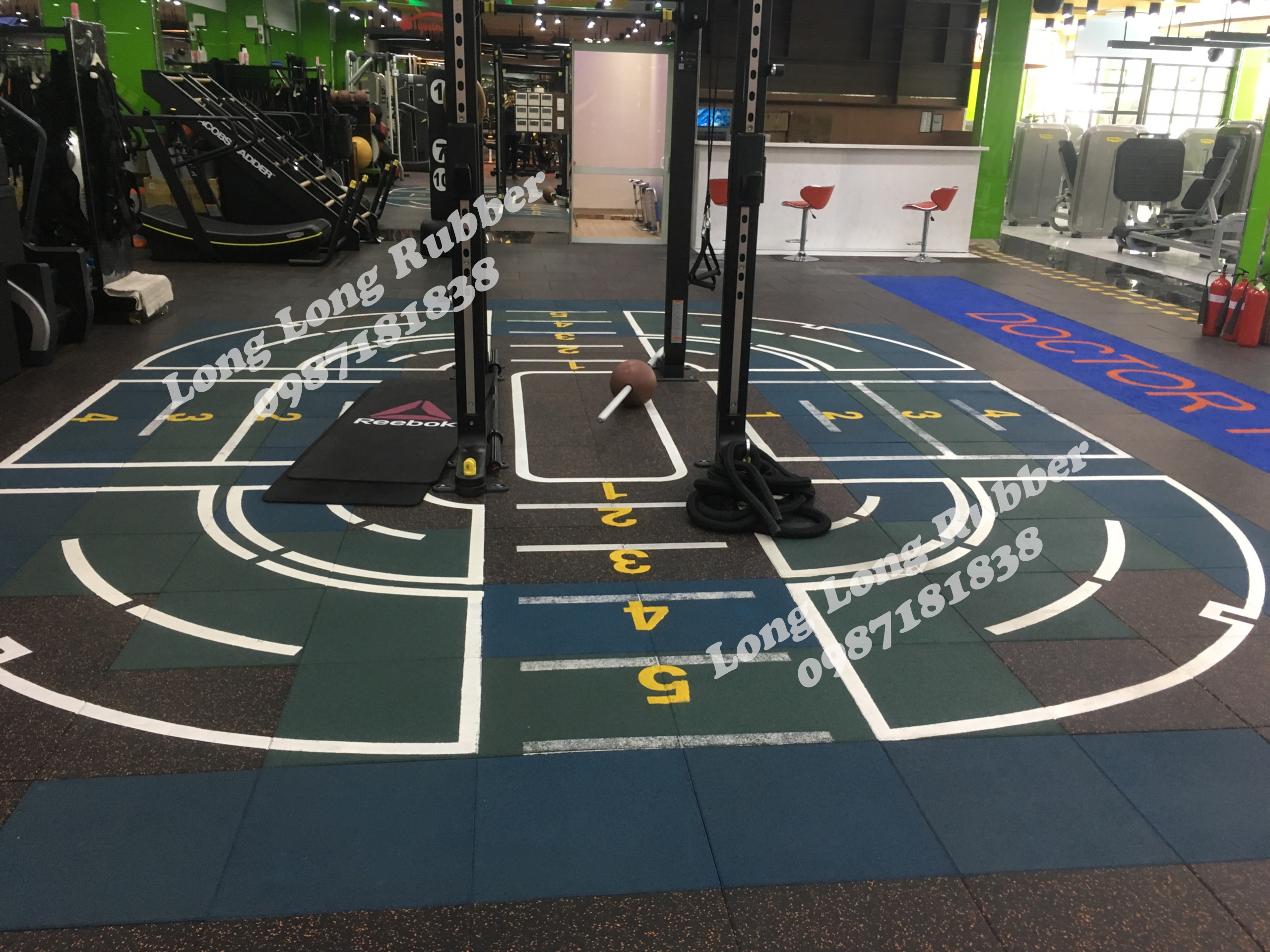 Thảm cao su lót phòng gym độ dày 4mm Thảm cao su lót phòng gym độ dày 4mm