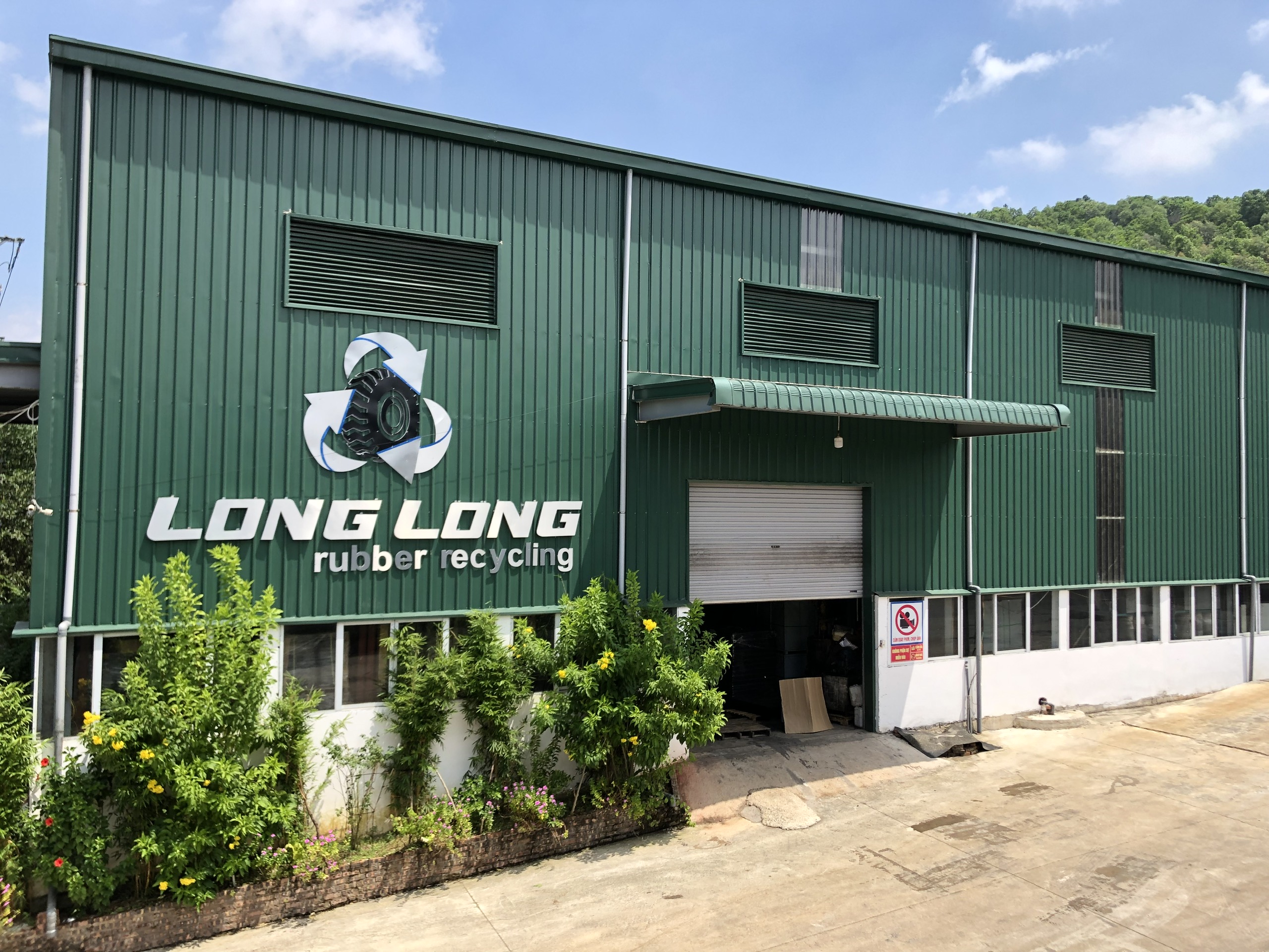 Rubber tiles for outdoor playgrounds in Canada Rubber tiles for outdoor playgrounds in Canada