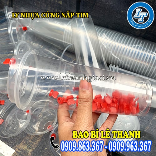 Bỏ sỉ giá rẻ ly nhựa cứng nắp tim 700ml Bỏ sỉ giá rẻ ly nhựa cứng nắp tim 700ml