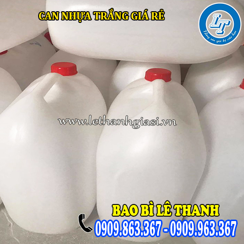 can nhựa trắng dung tích lớn đựng chất lỏng ở nhà máy sản xuất can nhựa trắng dung tích lớn đựng chất lỏng ở nhà máy sản xuất