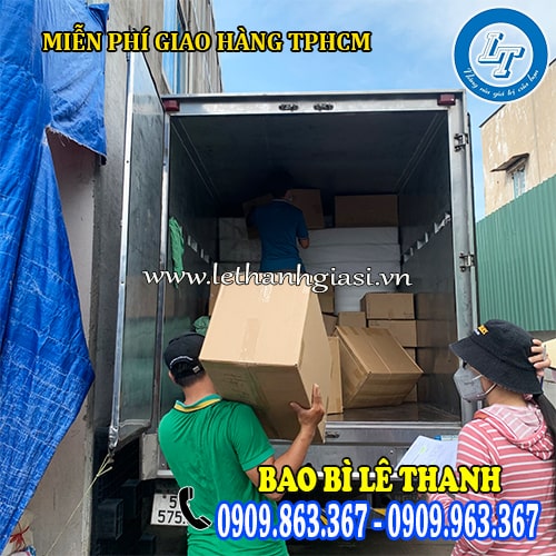 Hộp nhựa đế đen giao hàng miễn phí