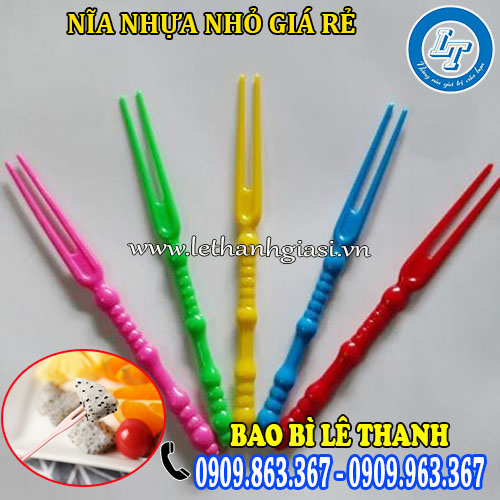nĩa nhựa nhỏ đủ màu ăn trái cây nĩa nhựa nhỏ đủ màu ăn trái cây