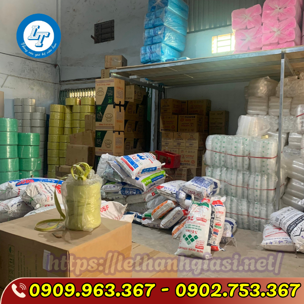 HỘP NHỰA 3 NGĂN ĐẾ ĐEN HỘP NHỰA 3 NGĂN ĐẾ ĐEN