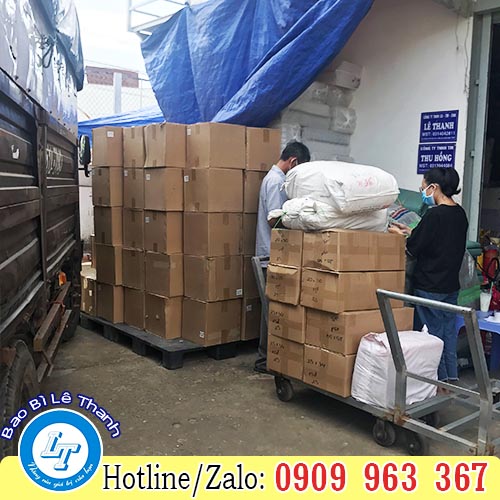 Chỗ bán ly giấy giá rẻ nhất TPHCM giao hàng 50 thùng ly giấy cho khách miễn phí vận chuyển nội thành hcm