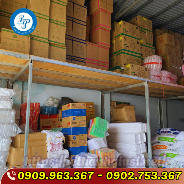 HỘP NHỰA ĐẾ ĐEN HT203 đại lý đồ dùng 1 lần lê thanh