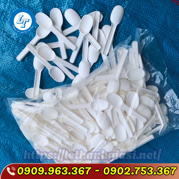 MUỖNG NHỰA TRẮNG ĂN XÔI BAO 8KG muỗng xôi trắng đục