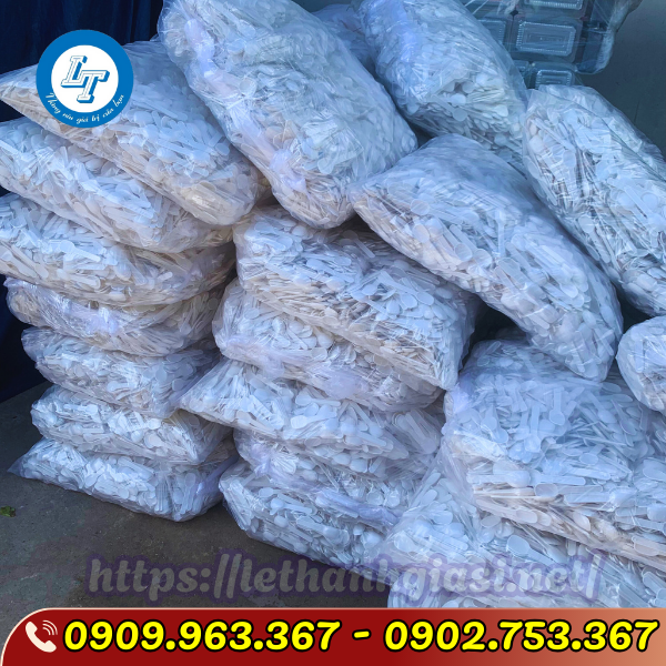 MUỖNG NHỰA TRẮNG ĂN XÔI BAO 8KG muỗng xôi trắng đục