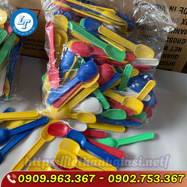 MUỖNG NHỰA TRẮNG ĂN XÔI BAO 8KG muỗng nhựa nhỏ ăn xôi đủ màu