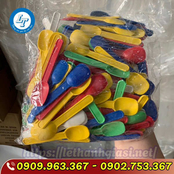 MUỖNG XÔI MÀU muỗng nhựa nhỏ ăn xôi nhiều màu