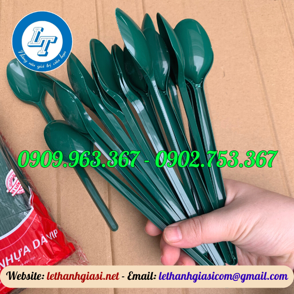 MUỖNG NHỰA CÁN DÀI ĐỦ MÀU GIÁ RẺ TẬN XƯỞNG muỗng nhựa màu xanh