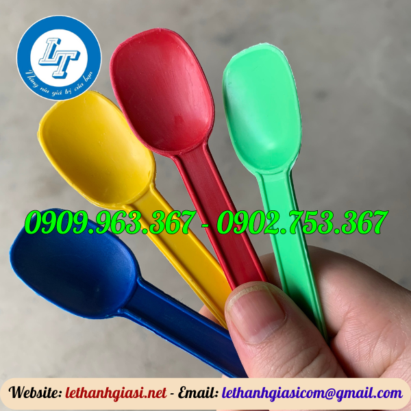 NƠI BÁN MUỖNG NHỰA NHỎ ĂN XÔI, KEM, SỮA CHUA GIÁ RẺ muỗng xôi đủ màu