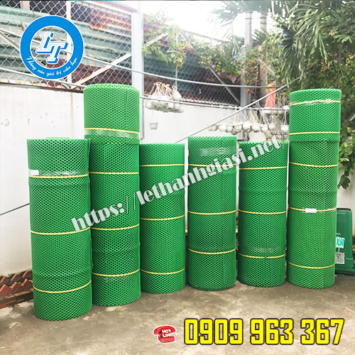 GIÁ RẺ LƯỚI NHỰA CỨNG MÀU XANH DÙNG TRONG CHĂN NUÔI lưới nhựa mắt cáo