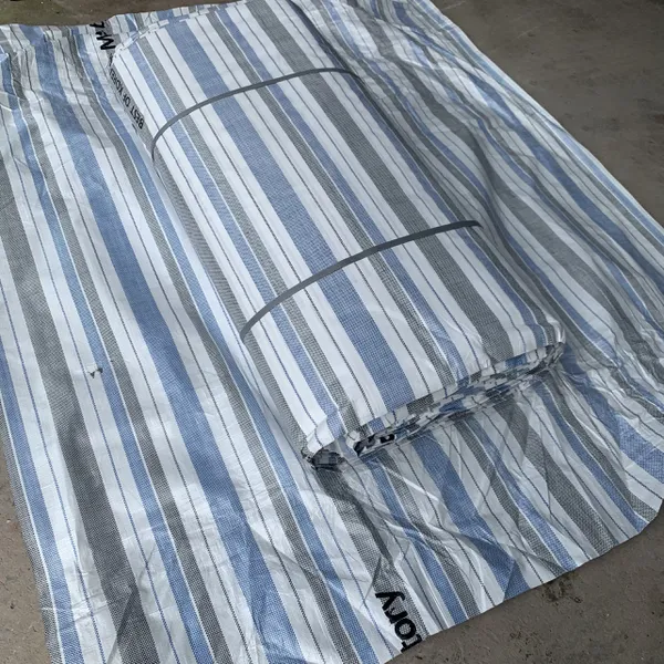 BẠT NHỰA KẺ SỌC MÃ LAI