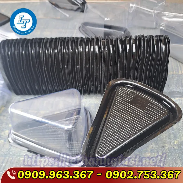 HỘP NHỰA ĐỰNG BÁNH TAM GIÁC