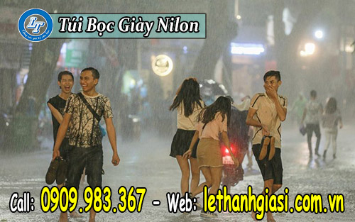 mua 100 túi bọc giày đi mưa nilon giá sỉ bao nhiêu túi bọc giày