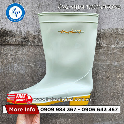 địa chỉ giá sỉ rẻ ủng nhựa Thùy Dương trắng đế vàng 1 địa chỉ giá sỉ rẻ ủng nhựa Thùy Dương trắng đế vàng 1