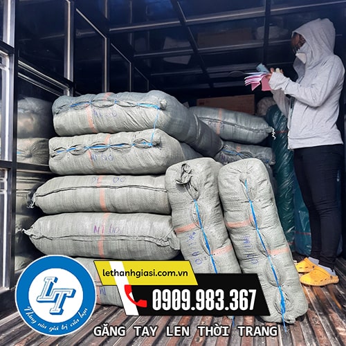 bật mí lợi ích khi đeo găng tay len thời trang mang lại xe giao hàng lê thanh