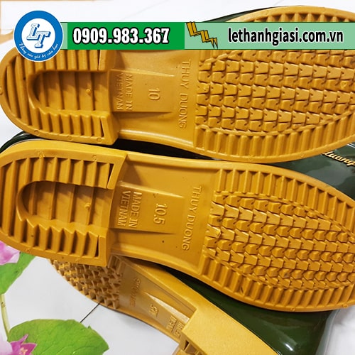 ủng nhựa Thuỳ Dương xanh rêu-giá ổn định cho mọi nhà. ủng nhựa Thuỳ Dương xanh rêu-giá ổn định cho mọi nhà.