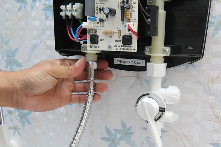 Thường xuyên bảo trì, vệ sinh bình nóng lạnh thường xuyên