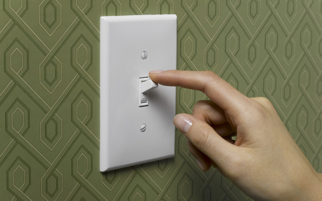 Tắt bình nóng lạnh trước khi tắm để đảm bảo an toàn Tắt bình nóng lạnh trước khi tắm để đảm bảo an toàn