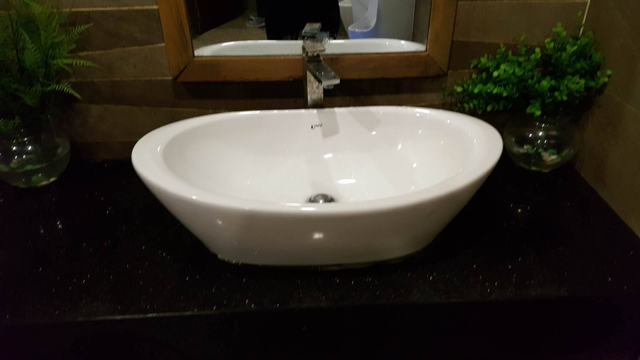 Chậu rửa đặt bàn INAX AL-465V/BW1 được thiết kế với kiểu dáng tinh tế, sang trọng