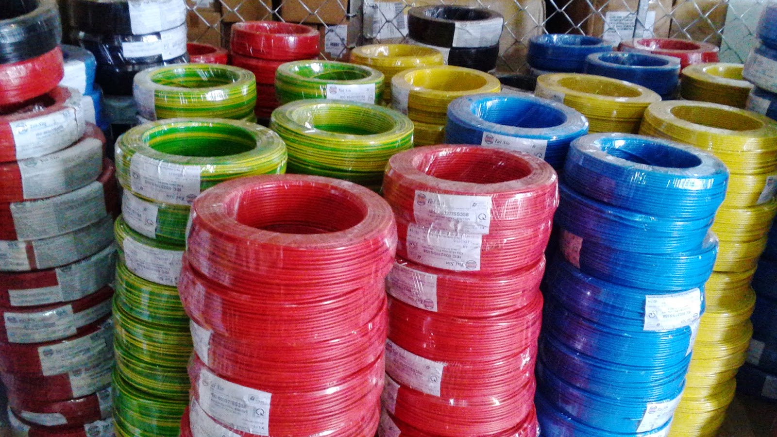 Dây cáp điện lực hạ thế Cadivi dân dụng hạ thế Cadivi 1 ruột đồng vỏ nhựa CV-800 (91/3.34) 0.6/1KV Dây cáp điện lực hạ thế Cadivi dân dụng hạ thế Cadivi 1 ruột đồng vỏ nhựa CV-800 (91/3.34) 0.6/1KV