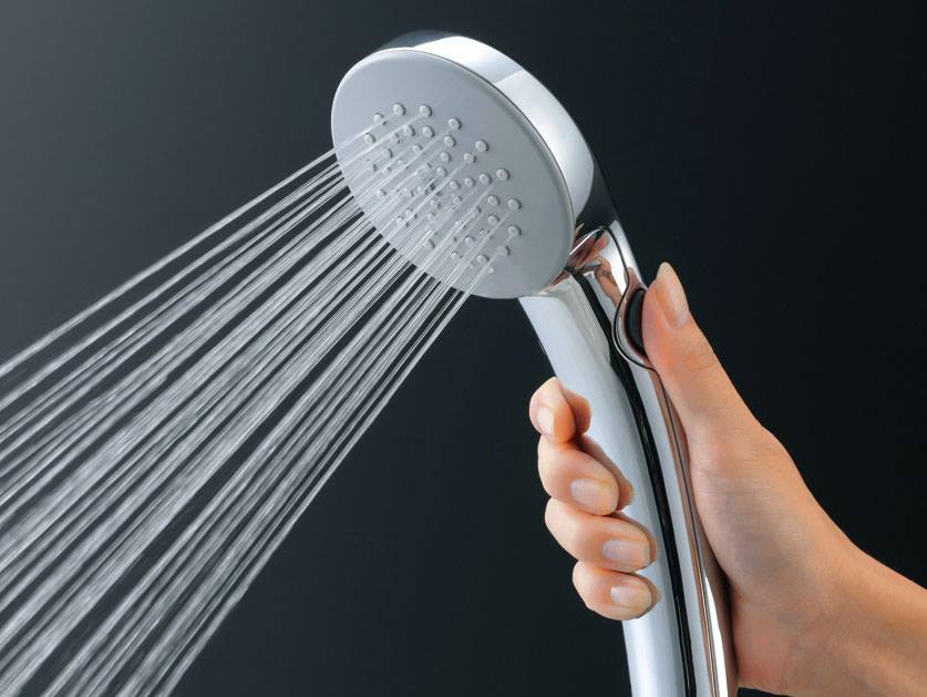 Công nghệ phun Inax nước có áp lực phun mạnh nhưng không làm da khó chịu Công nghệ phun Inax nước có áp lực phun mạnh nhưng không làm da khó chịu