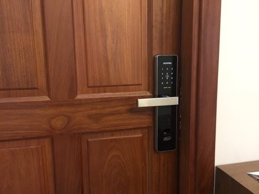 Mẫu cửa gỗ có sử dụng khóa điện tử có tính bảo mật,an toàn cao Mẫu cửa gỗ có sử dụng khóa điện tử có tính bảo mật,an toàn cao