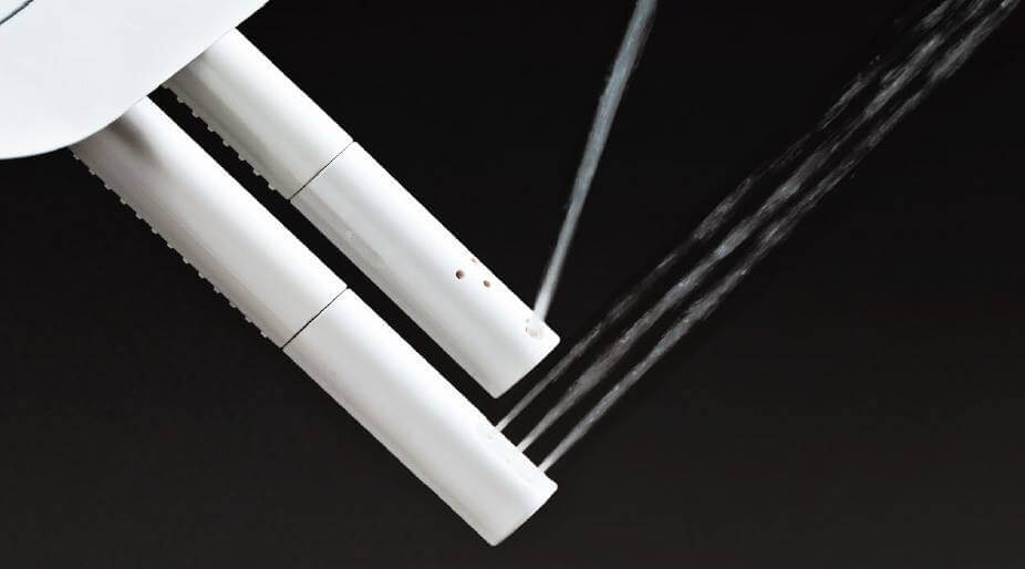 Nắp rửa điện tử INAX được thiết kế với vòi phun kép