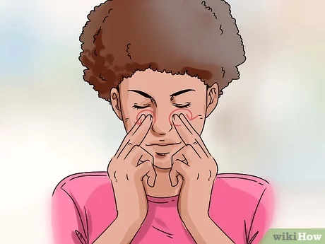 Tắm bằng vòi sen và nước ấm sẽ giúp mũi thông thoáng Tắm bằng vòi sen và nước ấm sẽ giúp mũi thông thoáng