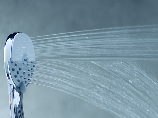 Tay sen Inax với áp lực mạnh giúp việc tiết kiệm nước và sảng khoái hơn Tay sen Inax với áp lực mạnh giúp việc tiết kiệm nước và sảng khoái hơn