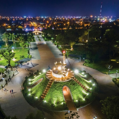 [Philips Inside] Đèn Pha Ly LED Floodlight Chiếu Sáng Quảng Trường Công Viên Citilight CTL130F 600W LED900/CW 220-240V 90000LM