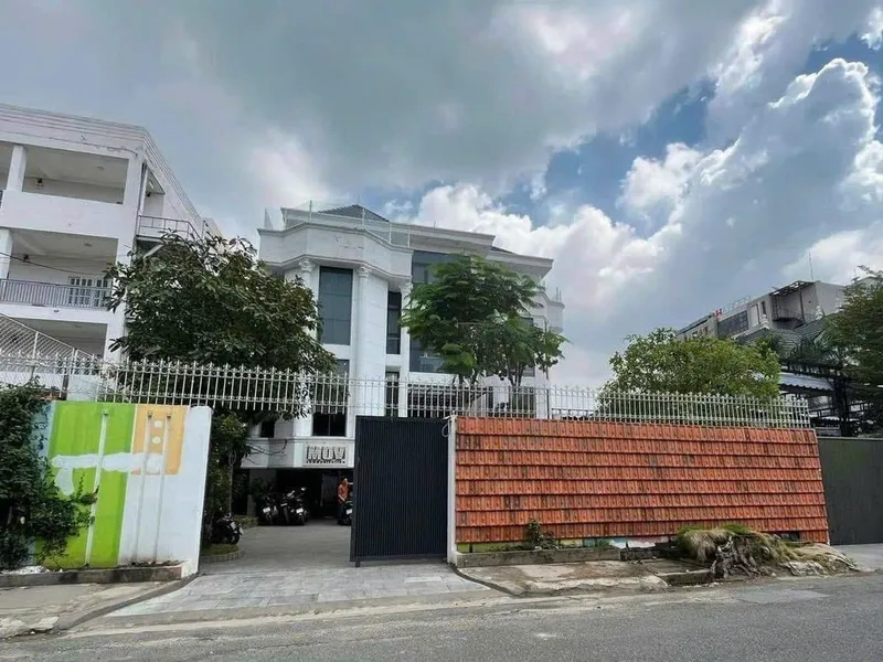 Cho thuê biệt thự mặt tiền đường Đặng Hữu Phổ Thảo Điền 1033m2