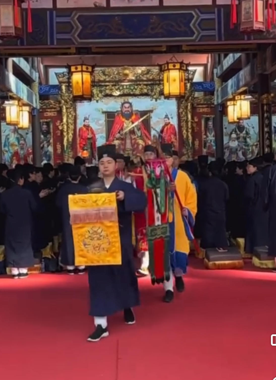 Ban thờ Trương Đạo Lăng - Tổ Thiên Sư khai sáng Chính Nhất Đạo Ban thờ Trương Đạo Lăng - Tổ Thiên Sư khai sáng Chính Nhất Đạo