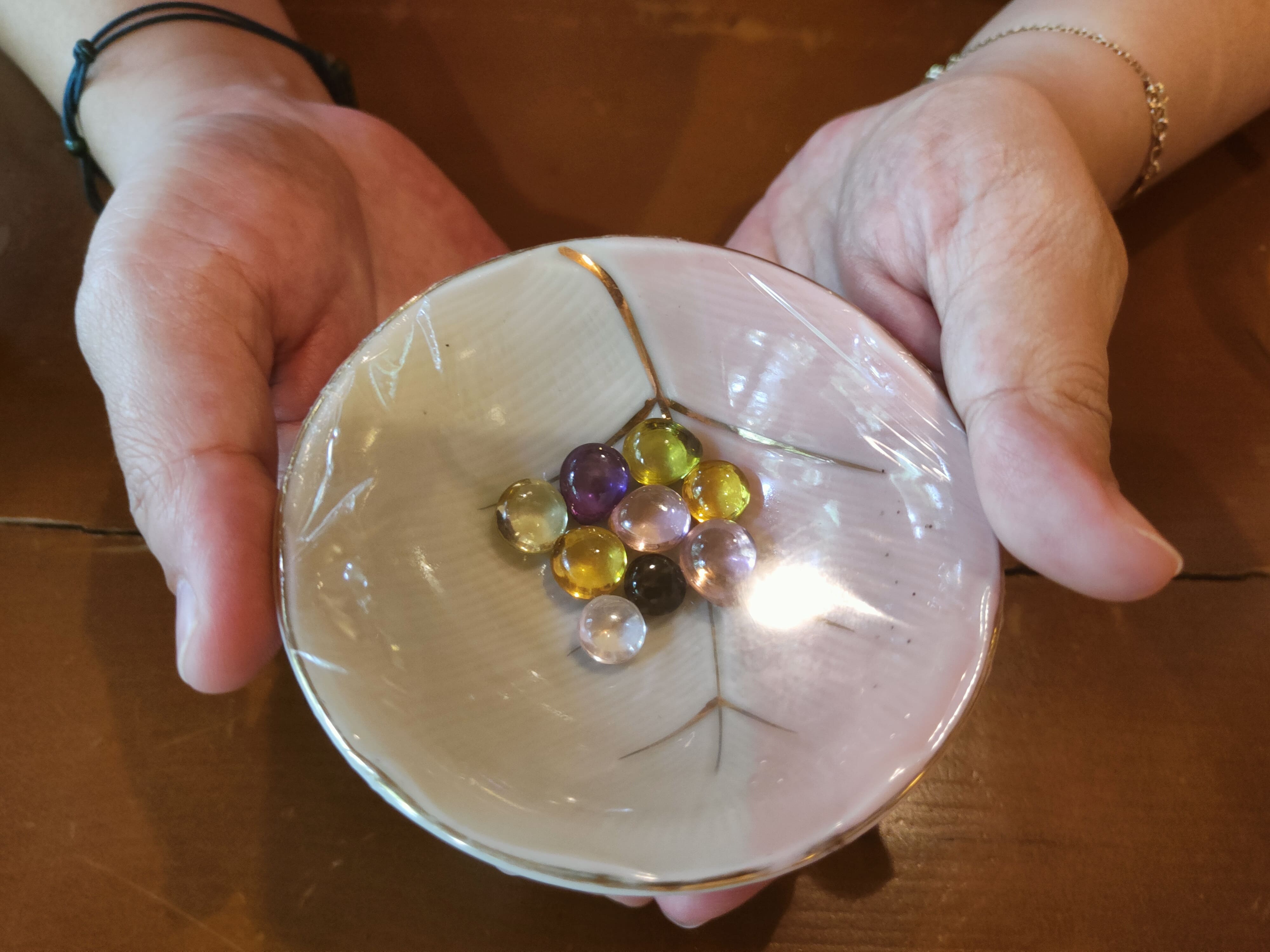 Khách cảm nhận năng lượng 9 viên ngọc Naga Khách cảm nhận năng lượng 9 viên ngọc Naga