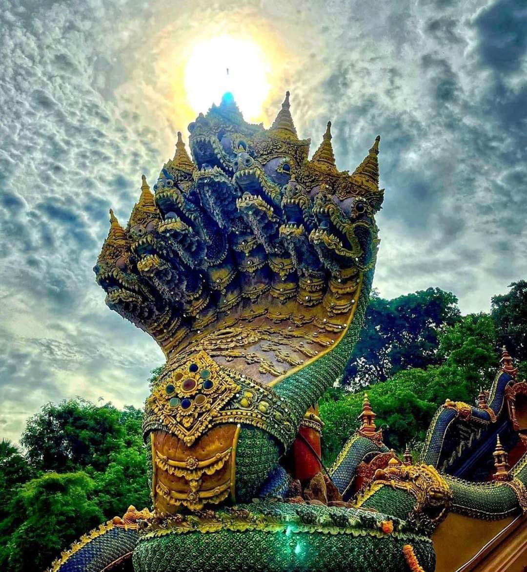 Naga 9 đầu - tượng trưng 9 ngọc Naga Naga 9 đầu - tượng trưng 9 ngọc Naga