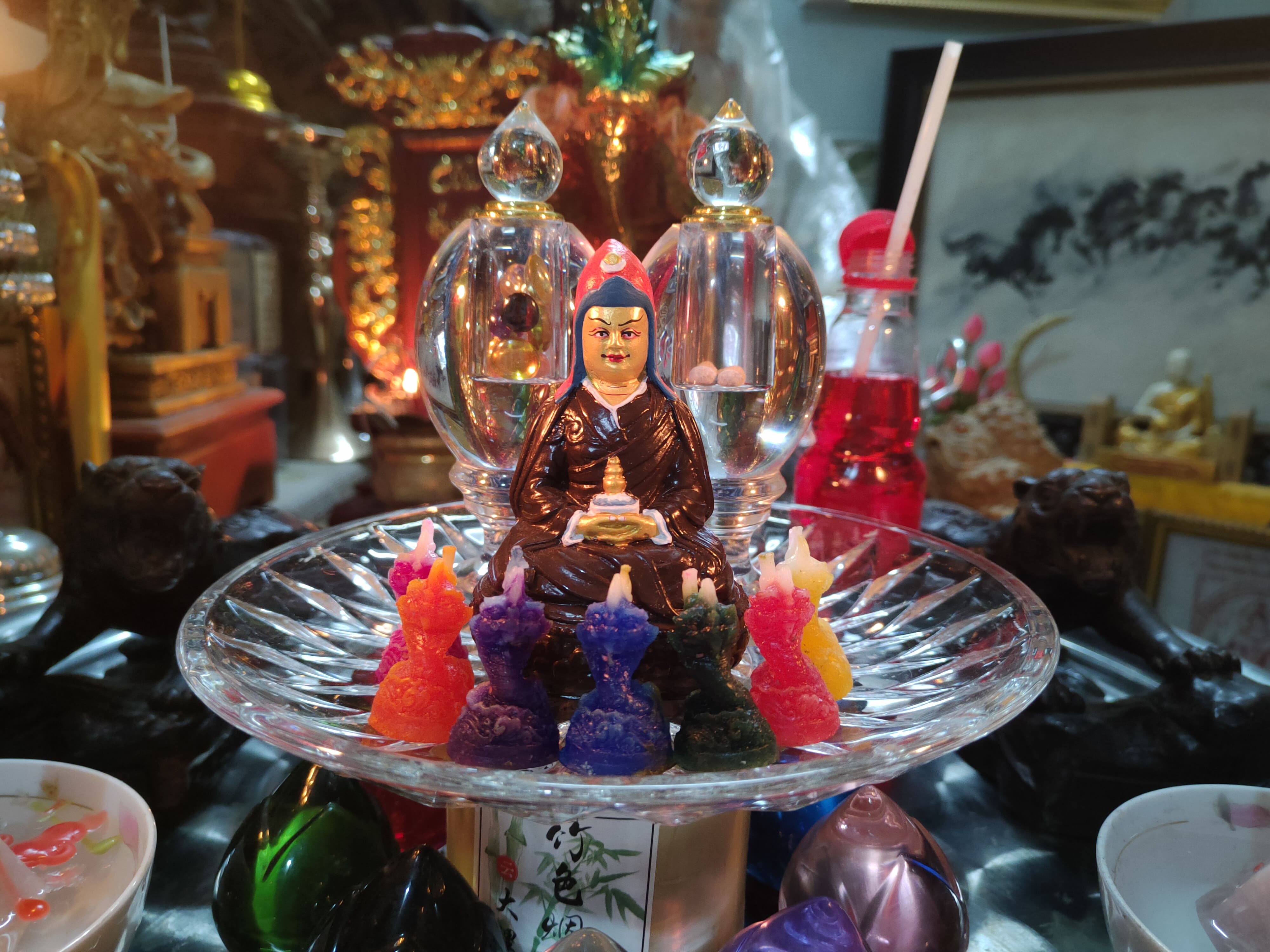 Bảy nến rồng bảo vệ Đạo Sư Liên Hoa Đại Lạc Bảy nến rồng bảo vệ Đạo Sư Liên Hoa Đại Lạc