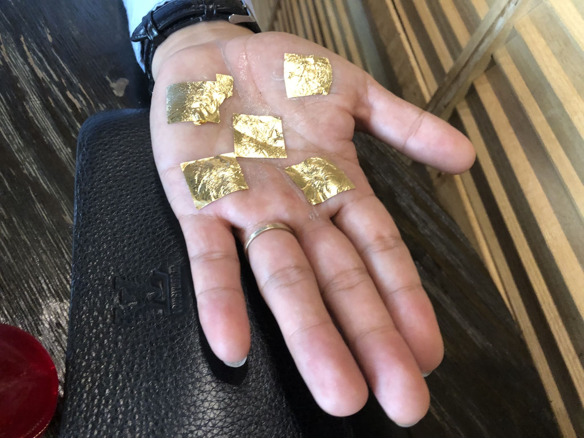 Cải vận bàn tay bằng 5 lá vàng ngũ bộ Phật Cải vận bàn tay bằng 5 lá vàng ngũ bộ Phật