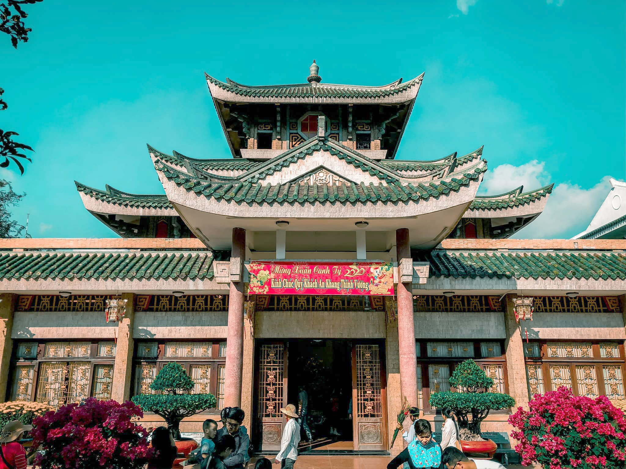 Chính điện miếu Bà chúa xứ Chính điện miếu Bà