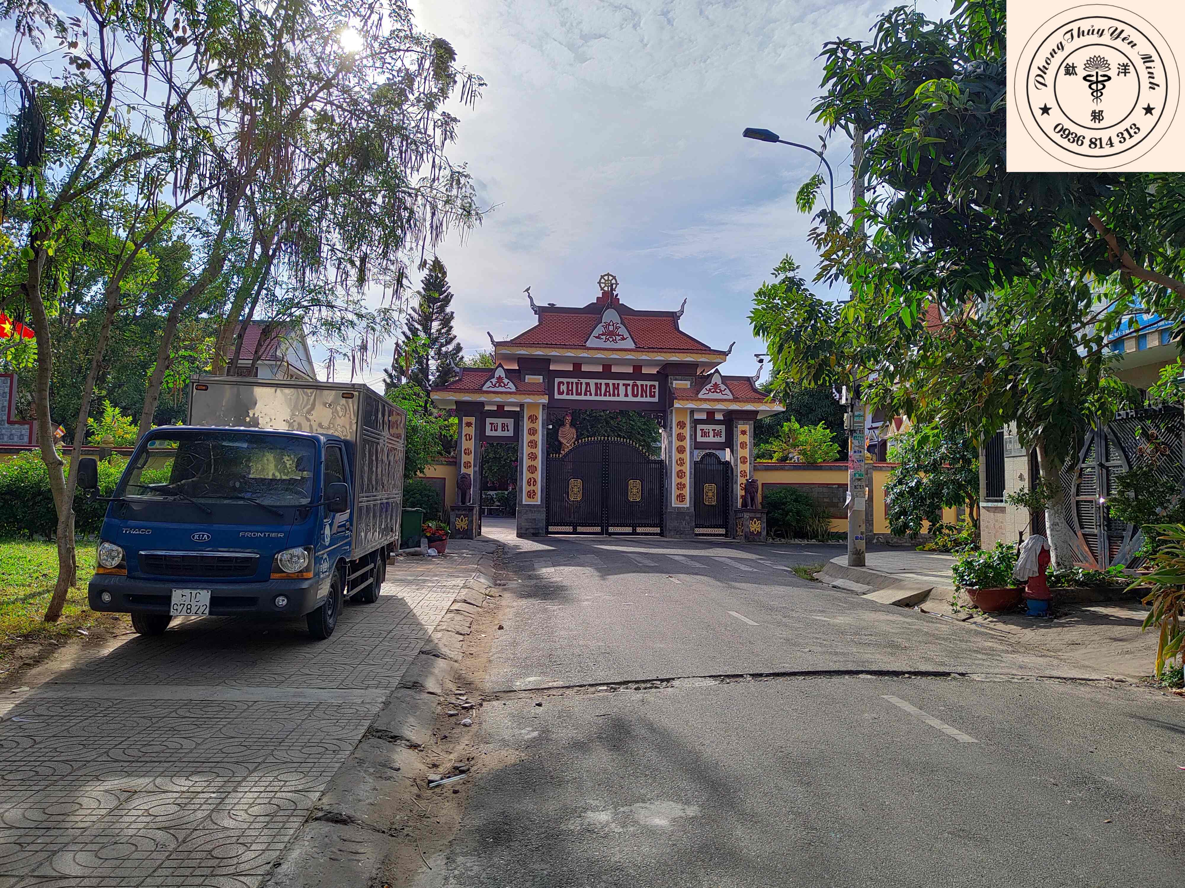 Cổng chính chùa Nam Tông Cổng chính chùa Nam Tông