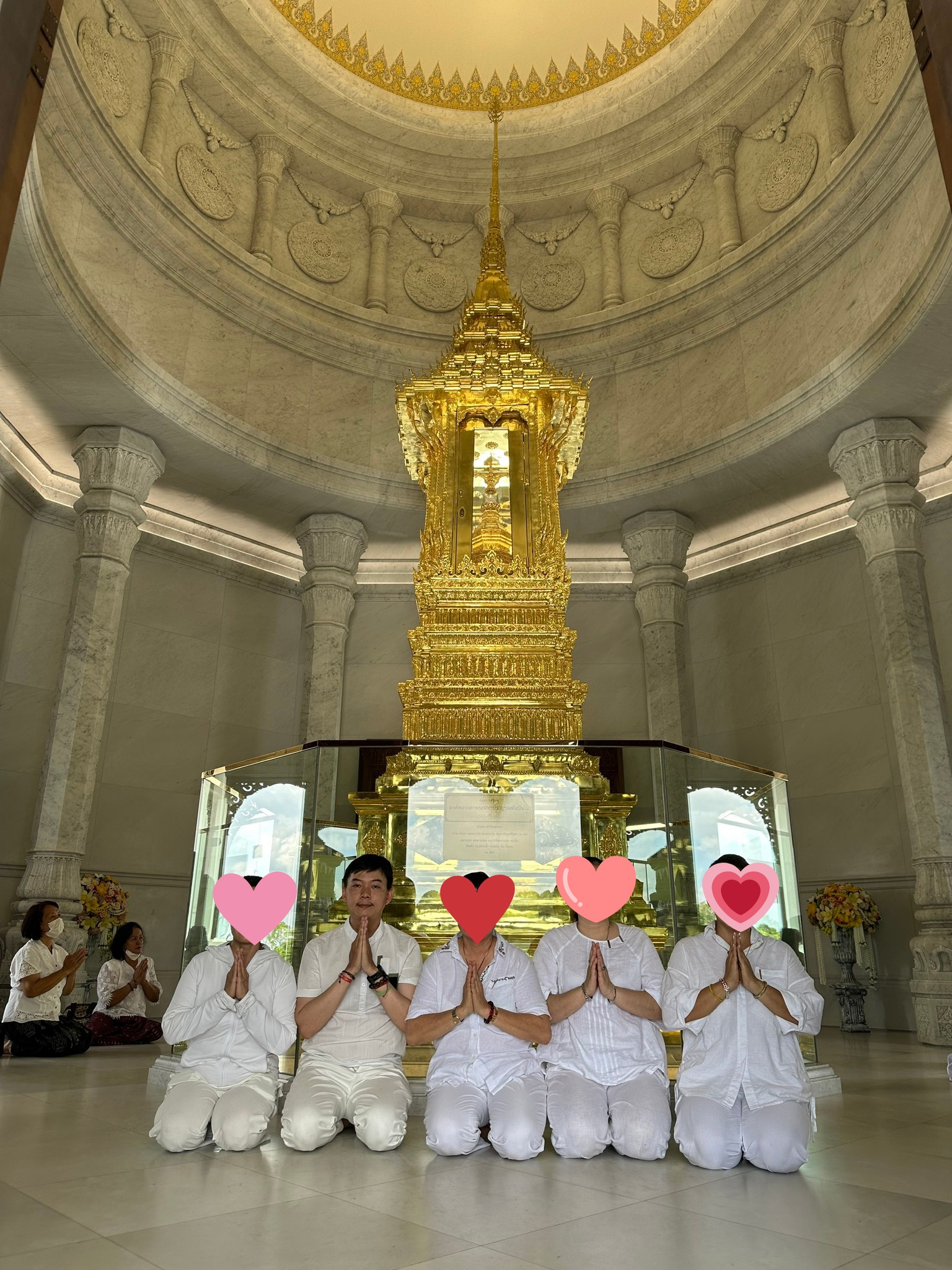 Cúng dường bảo tháp dòng tu rừng Cúng dường bảo tháp dòng tu rừng