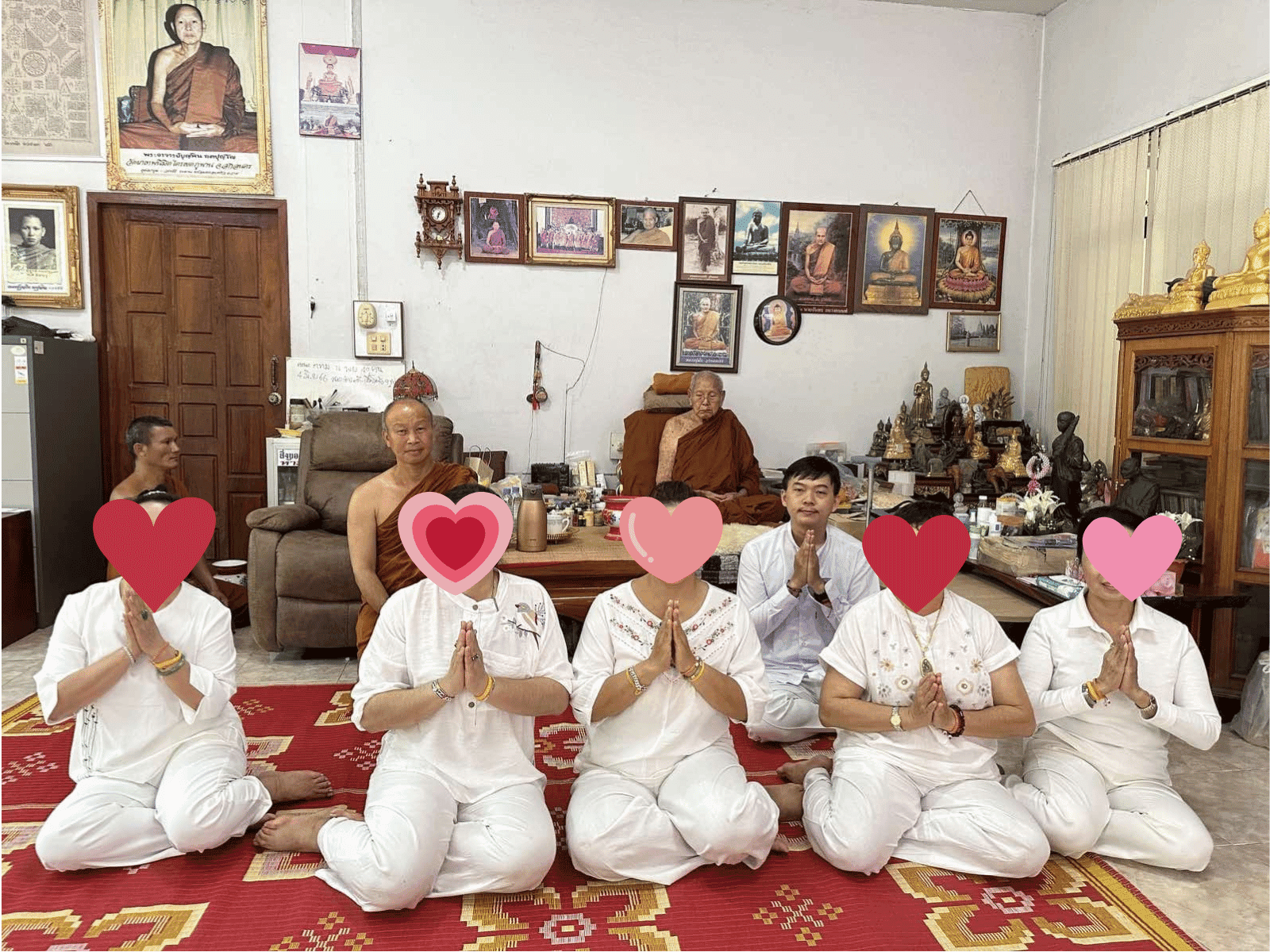 Cúng dường vị Thánh hay nhai trầu Cúng dường vị Thánh hay nhai trầu