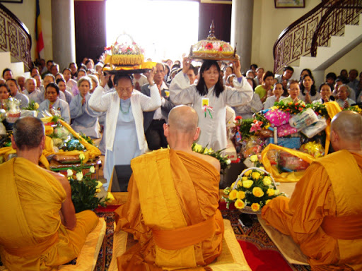 Đại lễ dâng y Kathina Phật giáo Nam Tông tại Huế Đại lễ dâng y Kathina Phật giáo Nam Tông tại Huế