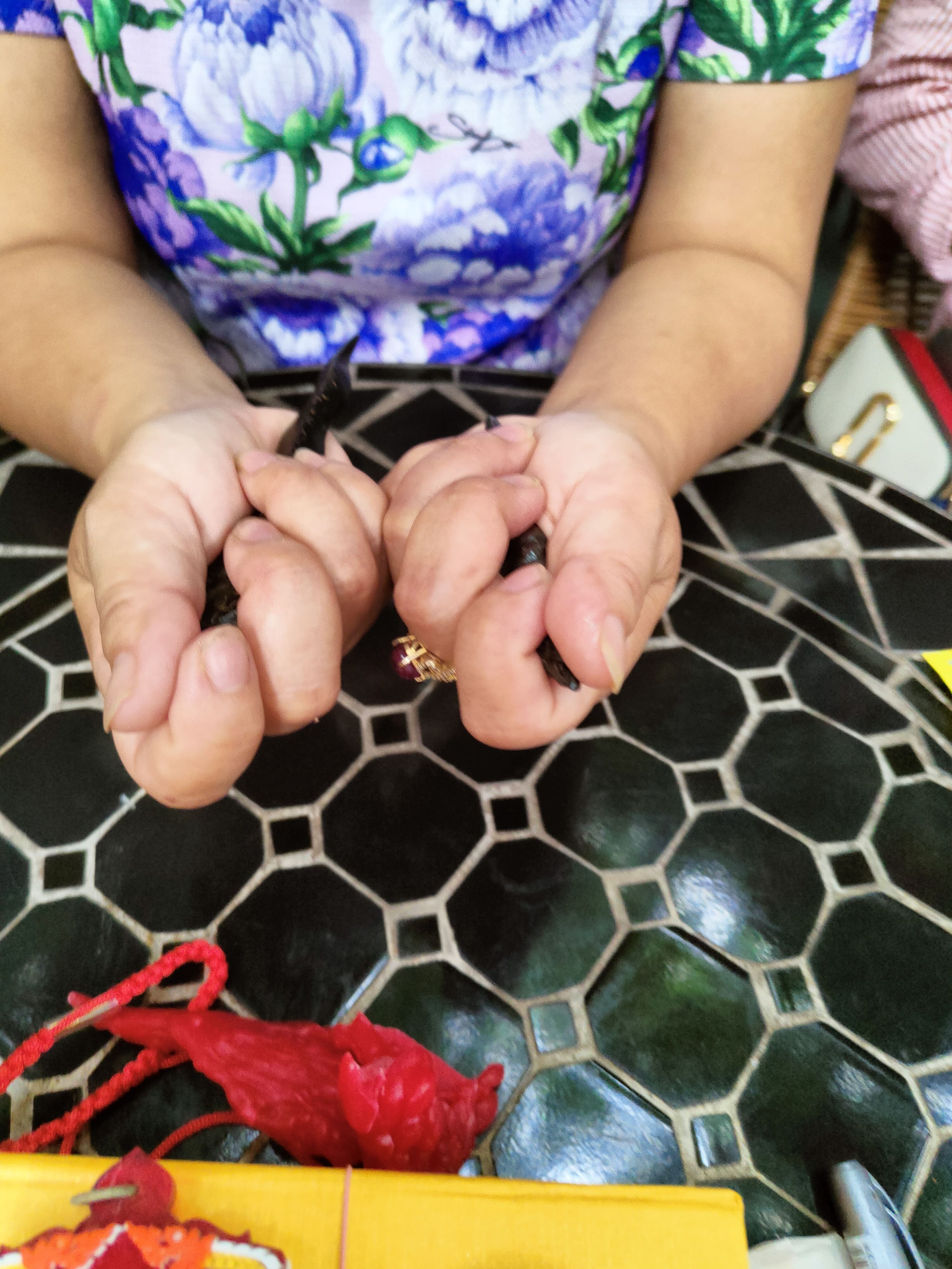 Nhận năng lượng dao phép long, hổ giúp vượt qua chướng ngại, tránh khỏi bùa ngải phép đen của kẻ xấu Nhận năng lượng dao phép long, hổ giúp vượt qua chướng ngại, tránh khỏi bùa ngải phép đen của kẻ xấu