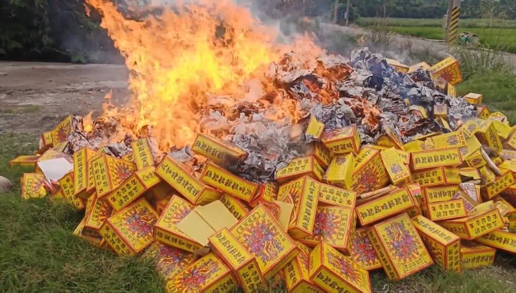 Hóa vàng cầu siêu cho oan gia trái chủ ngày 8.5.2024 Hóa vàng cầu siêu cho oan gia trái chủ ngày 8.5.2024