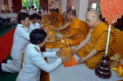 Lộc Kathin nhận được khi cúng dường chư tăng Lộc Kathin nhận được khi cúng dường chư tăng