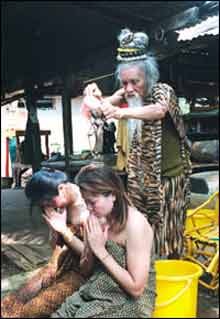 Lư sĩ rải nước tẩy tịnh Lư sĩ rải nước tẩy tịnh