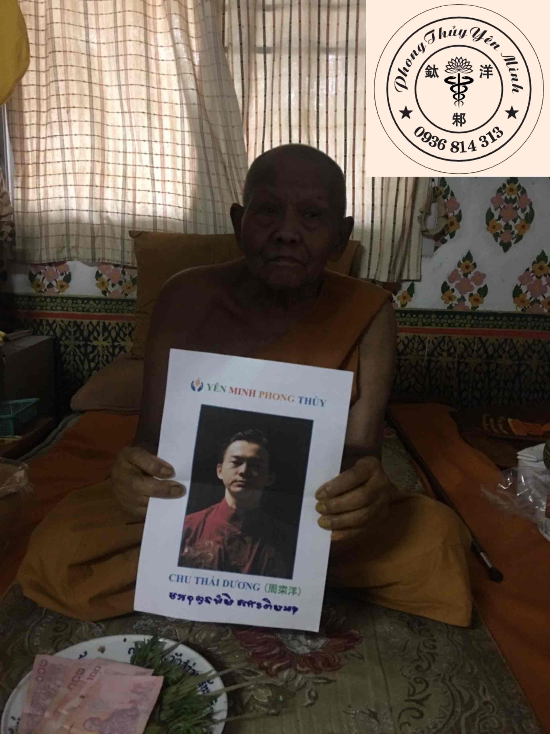 Luang Phor Met vẽ Yant cho Phong Thủy Yên Minh Luang Phor Met vẽ Yant cho Phong Thủy Yên Minh